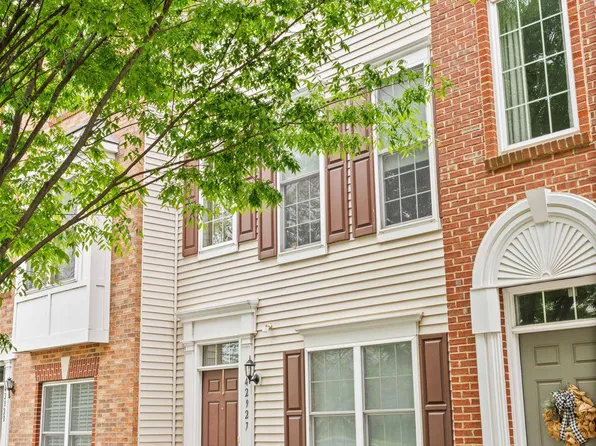 42927 McComas Ter, Chantilly, VA 20152