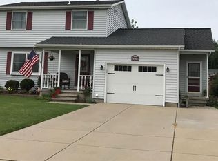 6408 Mayflower Ln, Lake View, NY 14085