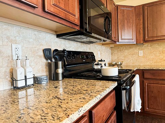 2nd image of 3800 Birchwood Cir #1B-1Ba-927Sqft