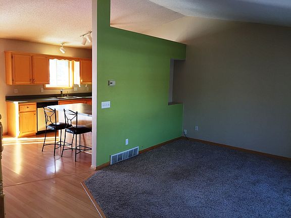 2432 - front room_02192016