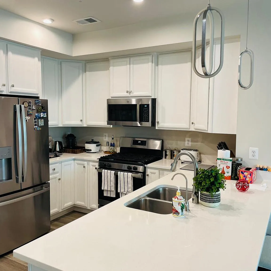 3 bed, 2.5 bath, 1610 sqft, $3,075 — Photo 4
