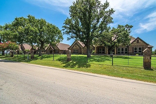 1st image of 189 Hlavek Rd