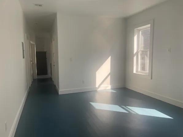 18 Warner Avenue image 4 of 15