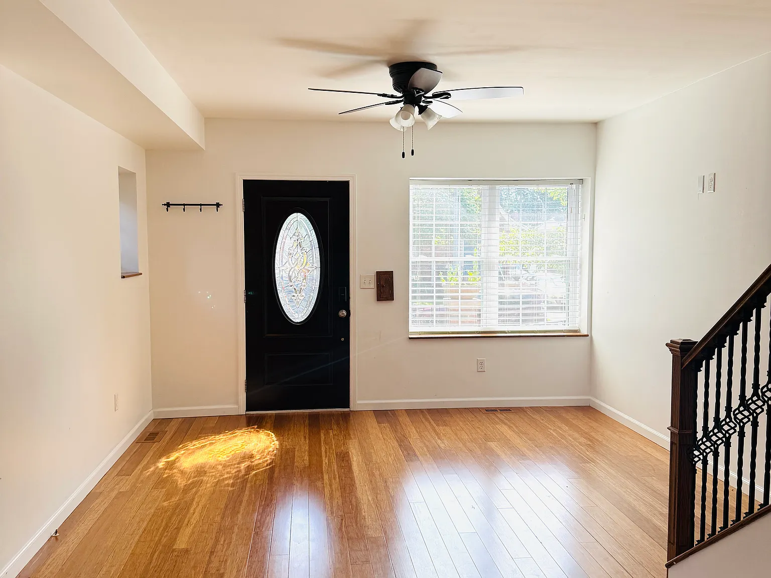 2 bed, 2.5 bath, 1500 sqft, $1,875 — Photo 2