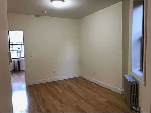 3rd image of 218 E 27th St #18D