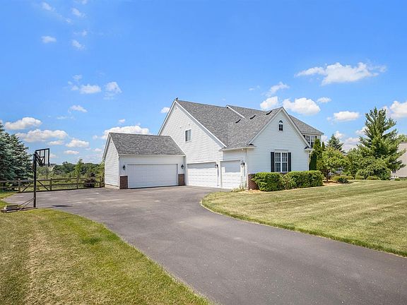 2nd image of 2737 Island Hills Dr