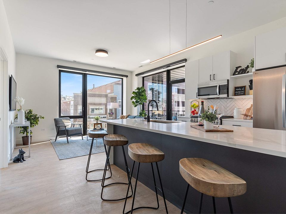 1st image of 3140 N Clybourn Ave #302