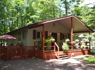 135 Tommys Ln, Pocono Lake, PA