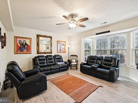 4th image of 11275 Lord Baltimore Dr