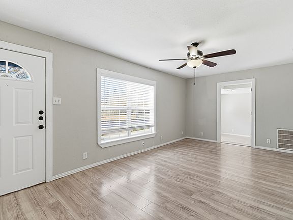 5th image of 405 N Carr Ave