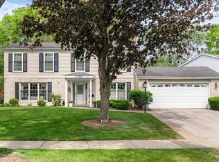 1059 Apple Ln, Lombard, IL 60148