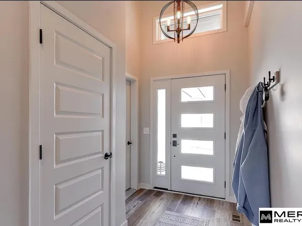 1079 Sand Hill Rd, Louisville, NE 68037