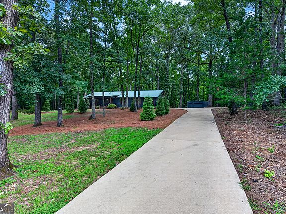 2nd image of 250 Holliday Rd