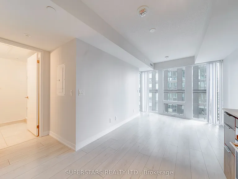 60 Shuter St #2010 — Photo 13