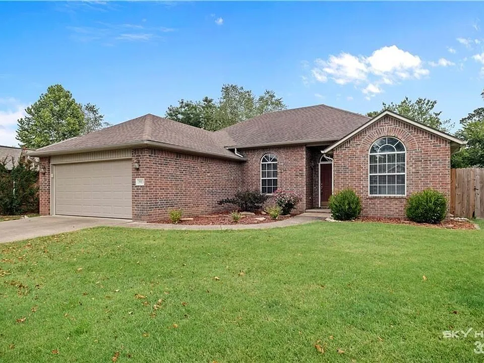 3913 Maple Rd