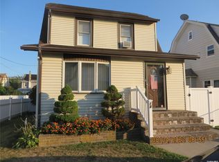 18 Laurel Rd, Lindenhurst, NY 11757