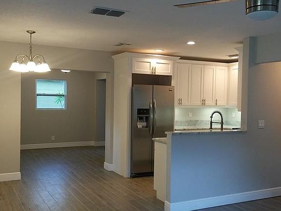 3rd image of 204 N Matanzas Ave