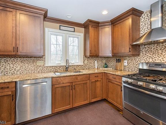 3rd image of 666 Bloomfield Ave APT 24