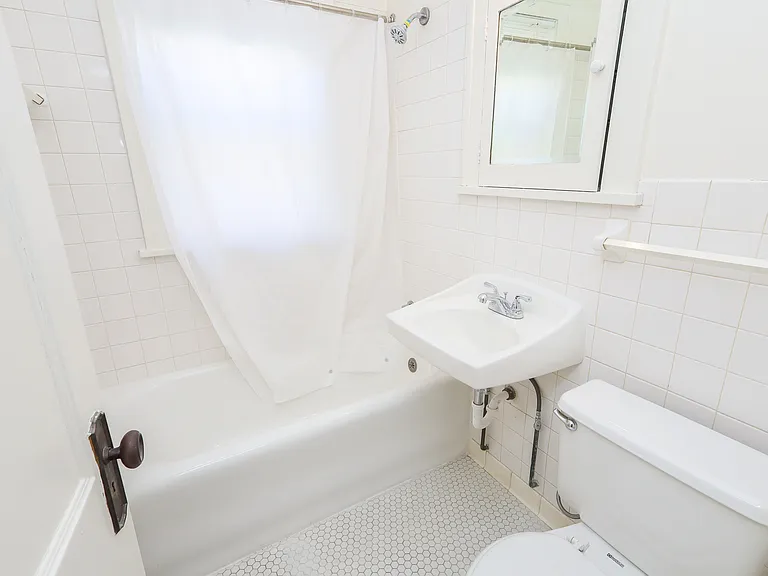 Pleasant Avenue Apartments — Photo 27
