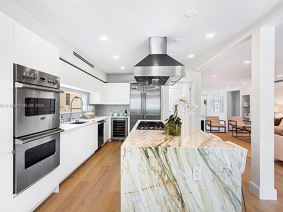 2nd image of 530 W 50th St