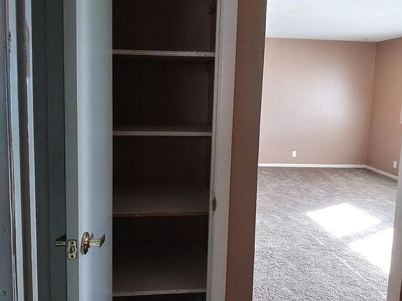 4th image of 1106 SE Belmont Dr APT 6