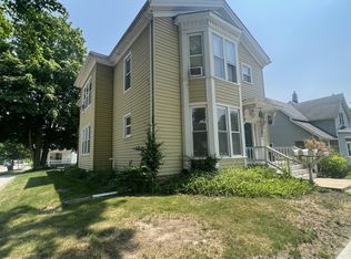 408 Michigan Ave APT 2W, Valparaiso, IN 46383