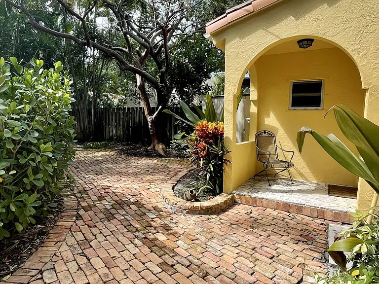 430 Monroe Dr — Photo 17