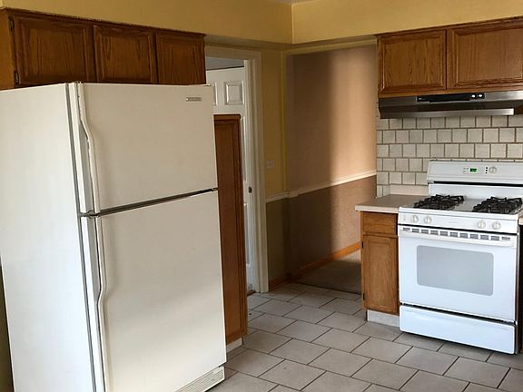 4th image of 9656 River St APT 2