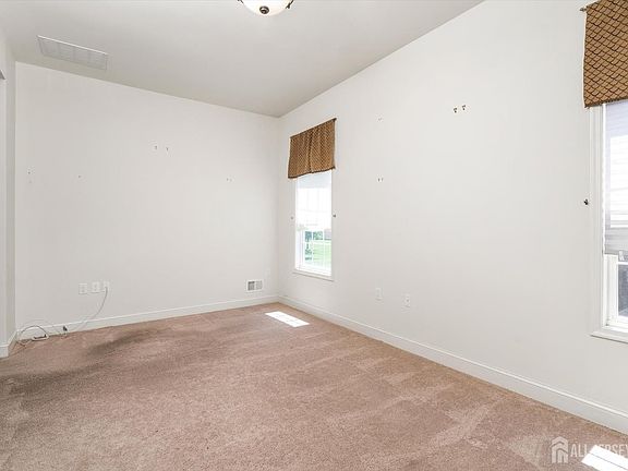5th image of 24 Ravenslake Rd