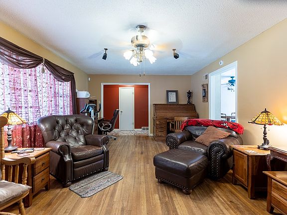 4th image of 115 Shiloh Dr
