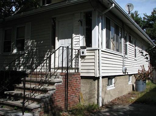 2nd image of 140 Fayette St