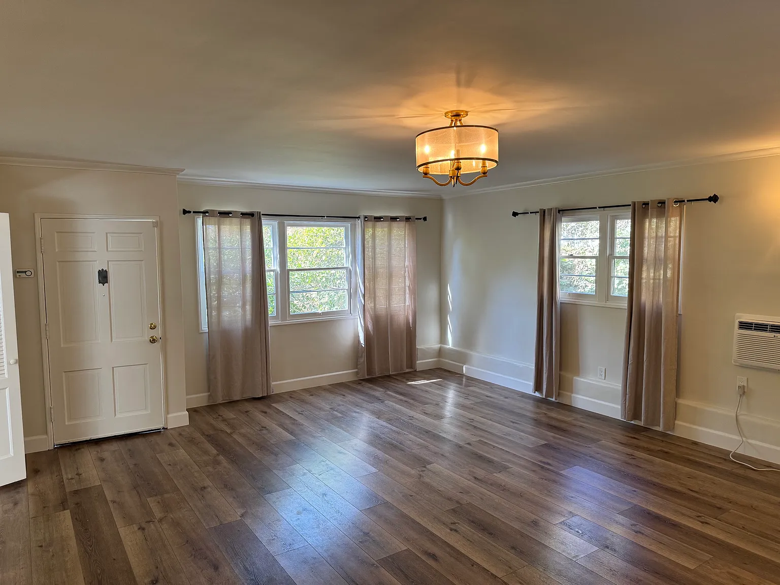 2 bed, 1320 sqft, $3,850 — Photo 4
