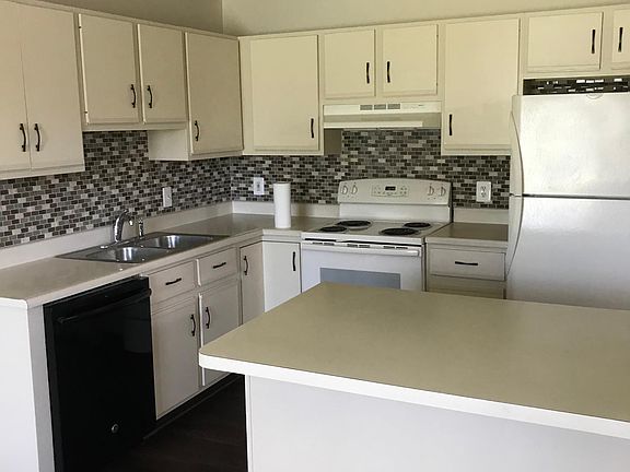 3rd image of 5242 Country Wood Ln