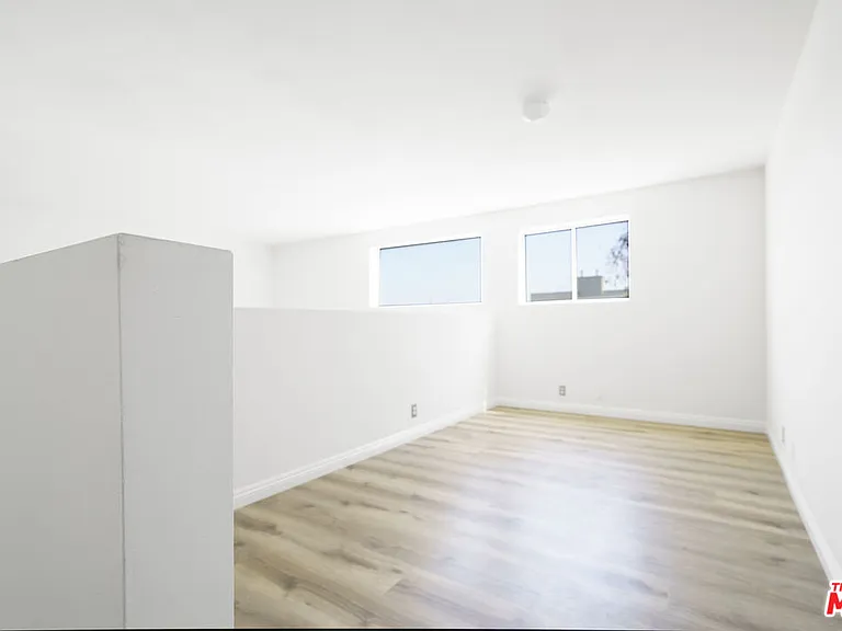 22705 Del Valle St #6 — Photo 8