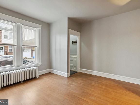 5th image of 2532 E Westmoreland St