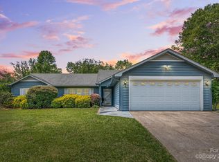 7 Primrose Ln, Asheville, NC 28805