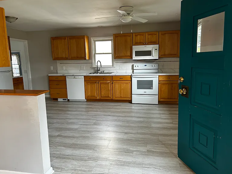 23812 Knickerbocker Rd — Photo 3