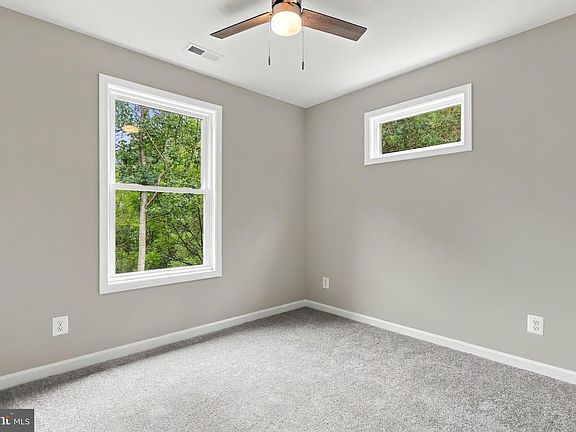 5th image of 152 Persimmon Rd