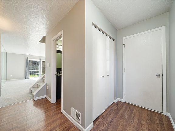 4th image of 49 New London Ln