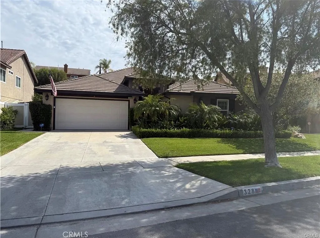 3 bed, 2481 sqft, $4,350 — Photo 2