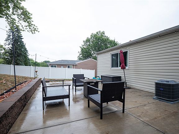 5th image of 224 Woodhaven Dr