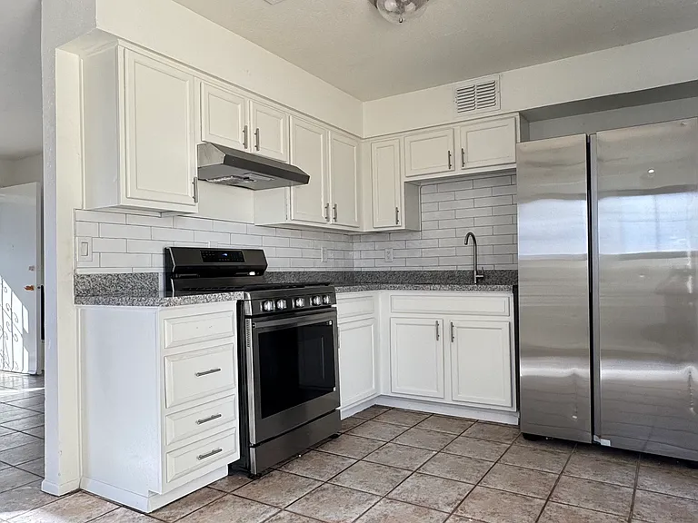 1809 S 7th Ave — Photo 3