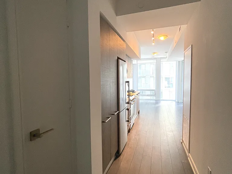 28 Wellesley St E #1606 — Photo 5