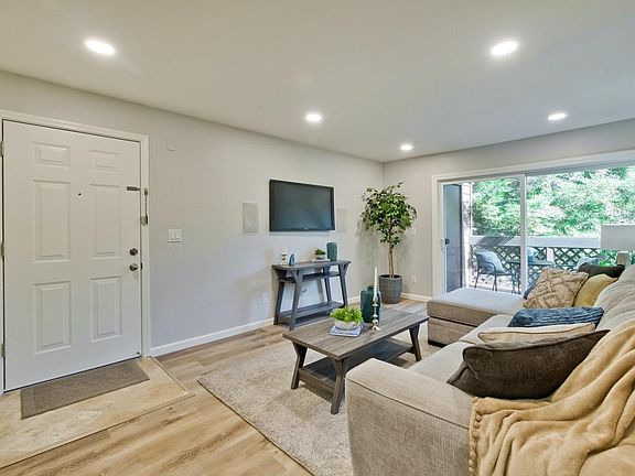 4th image of 1084 Yarwood Ct