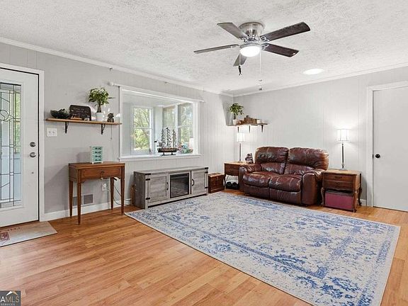 5th image of 80 Belair Dr