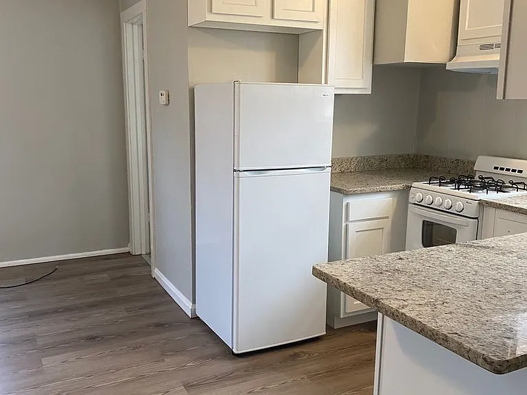 1013 W Church St — Photo 8