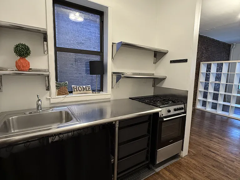 110 Thompson St #4C — Photo 6