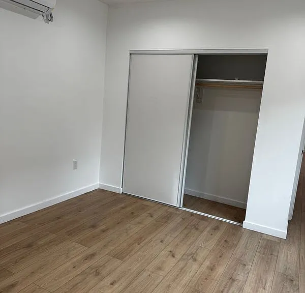 9431 Nagle Ave — Photo 1