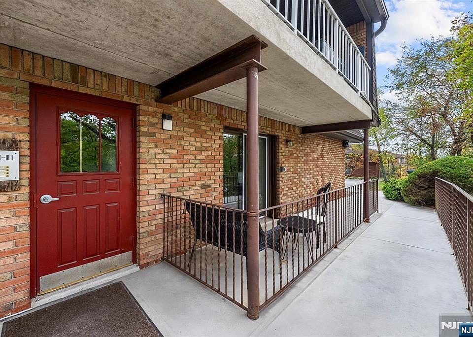 1st image of 221 Ringwood Avenue
