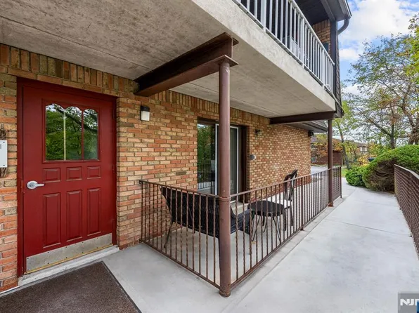 221 Ringwood Ave, Pompton Lakes, NJ 07442